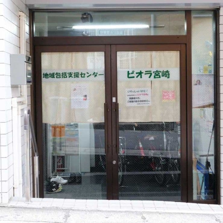 officeMainImageBlurLeft