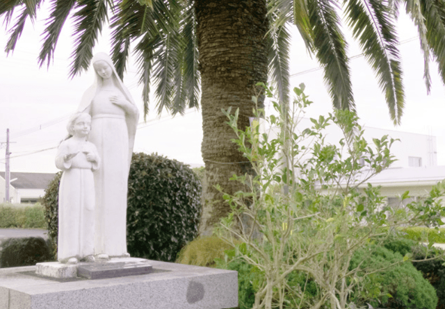 officeMainImageBlurLeft