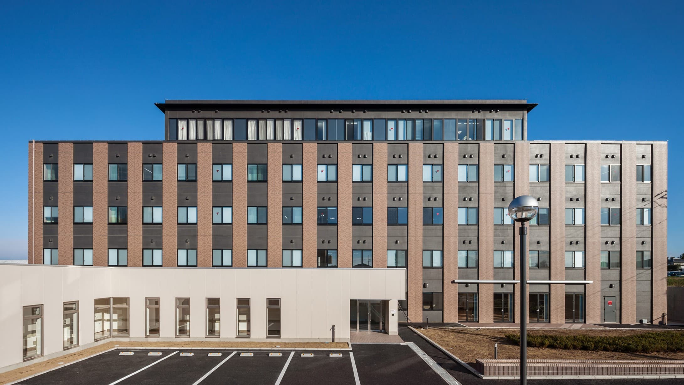 officeMainImageBlurLeft