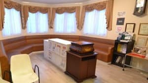 officeMainImageBlurLeft