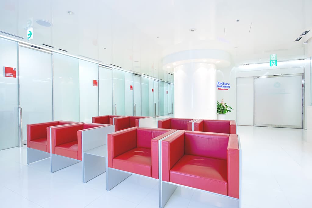 officeMainImageBlurLeft