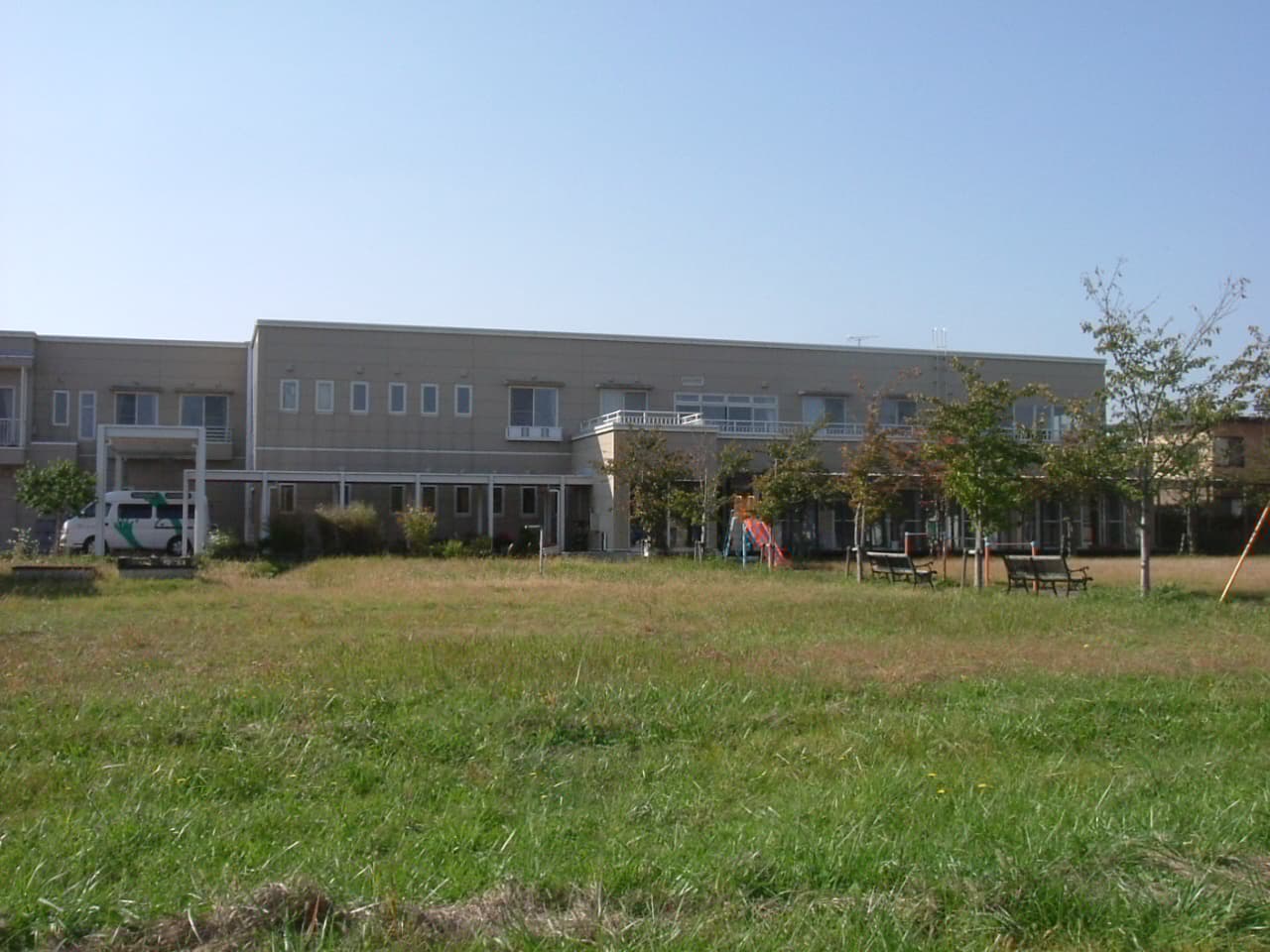 officeMainImageBlurLeft