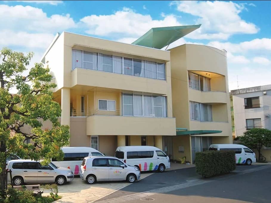 officeMainImageBlurLeft