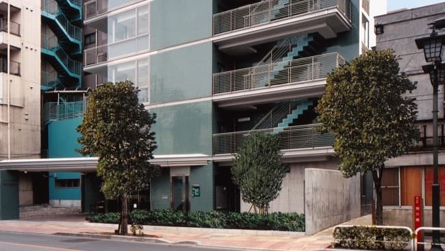 officeMainImageBlurLeft