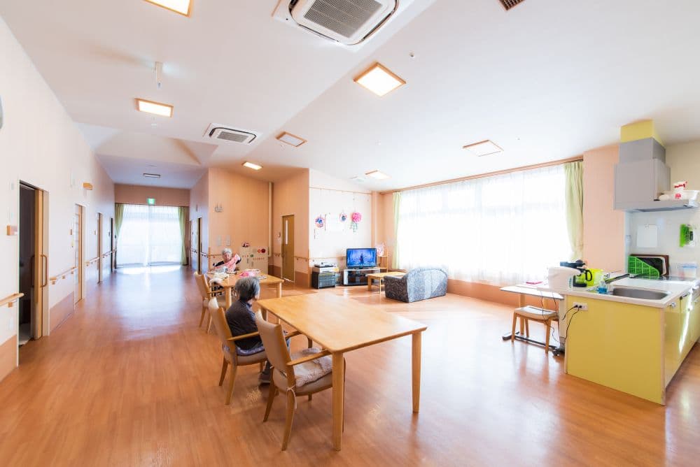 officeMainImageBlurLeft