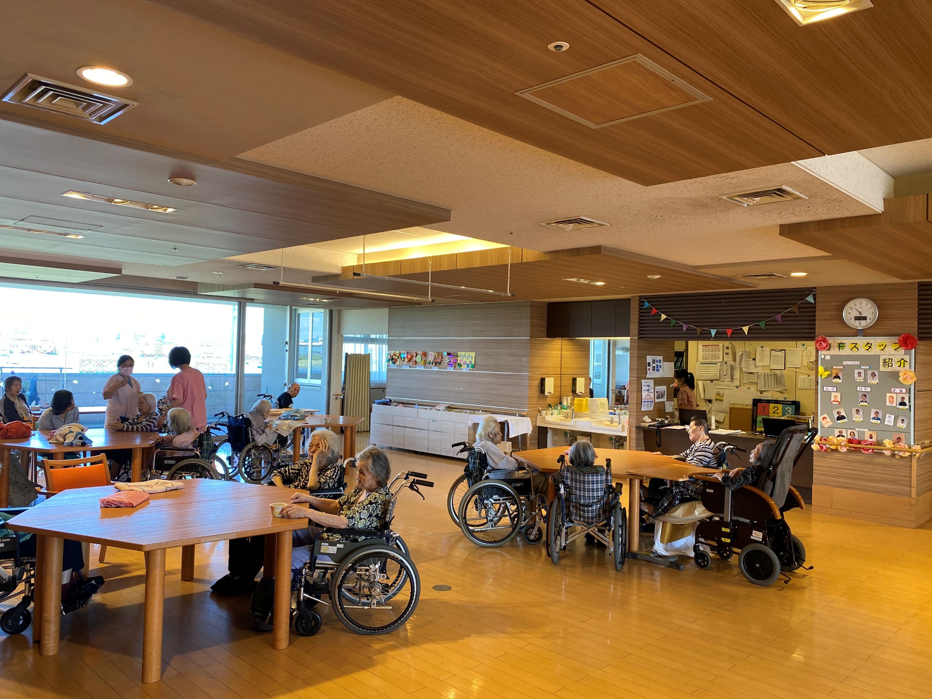 officeMainImageBlurLeft