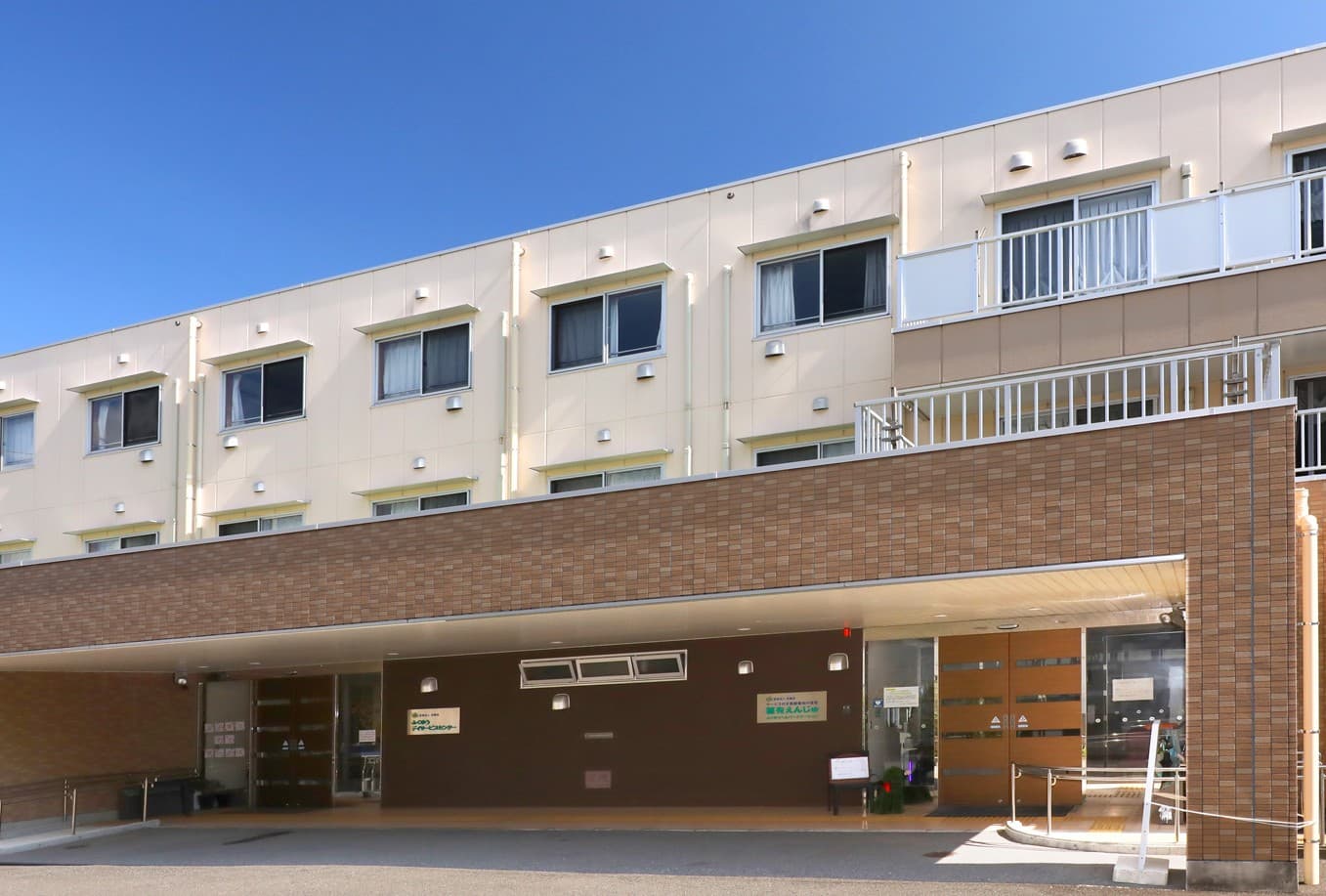 officeMainImageBlurLeft