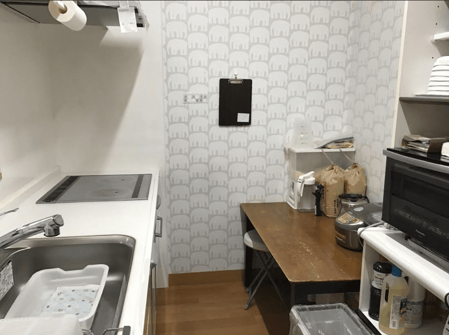 officeMainImageBlurLeft