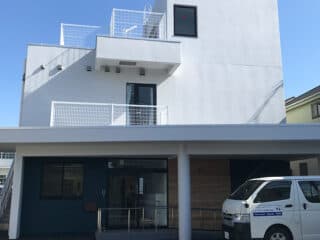 officeMainImageBlurLeft