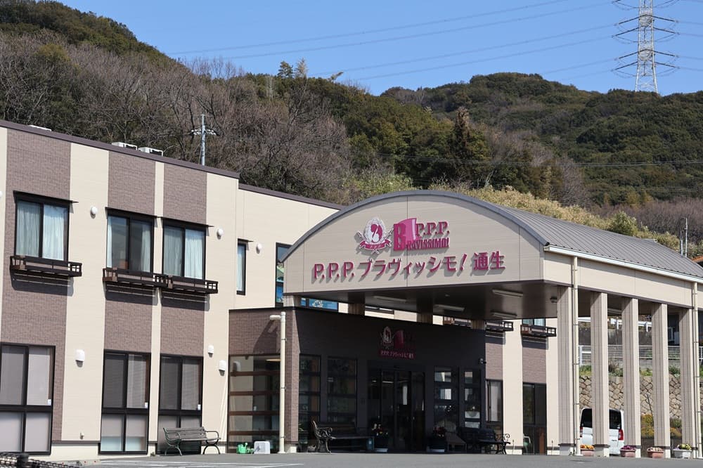 officeMainImageBlurLeft