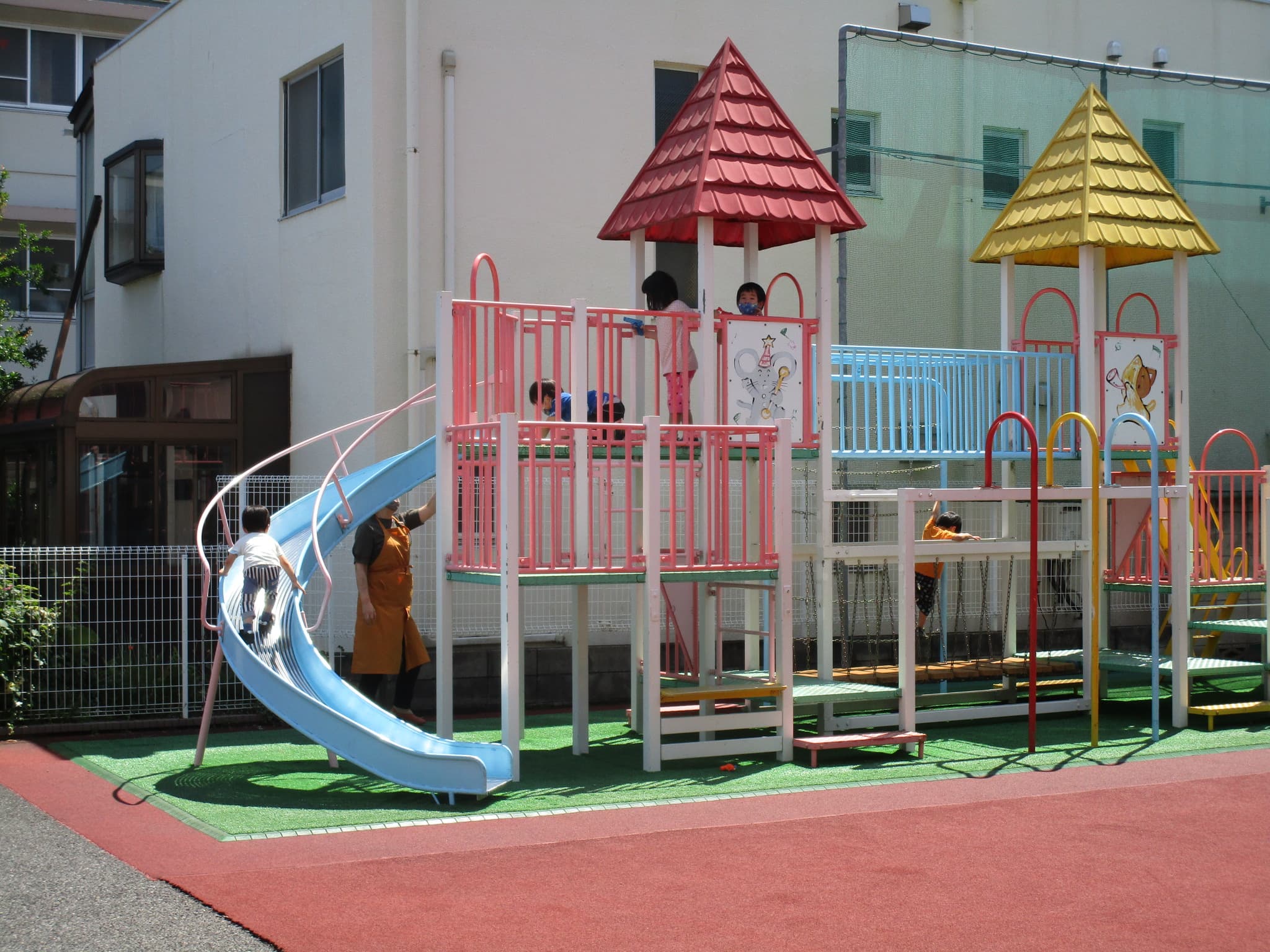 officeMainImageBlurLeft