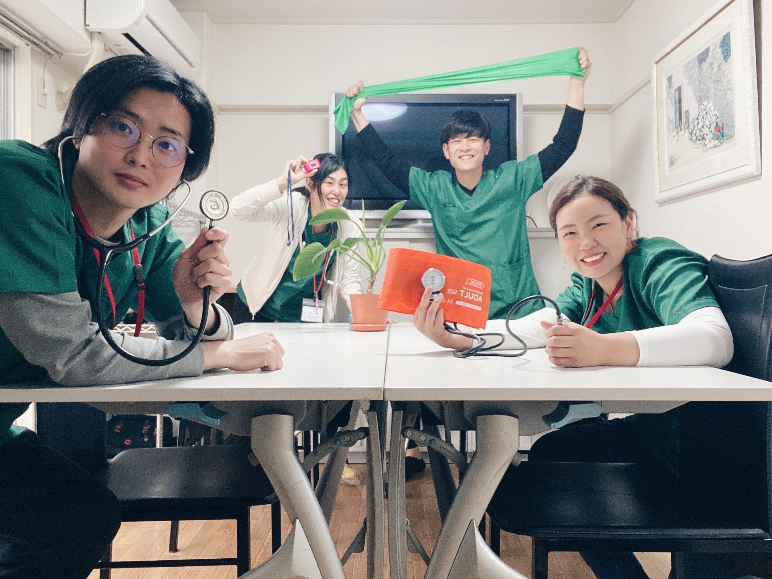 officeMainImageBlurLeft