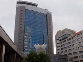 officeMainImageBlurLeft