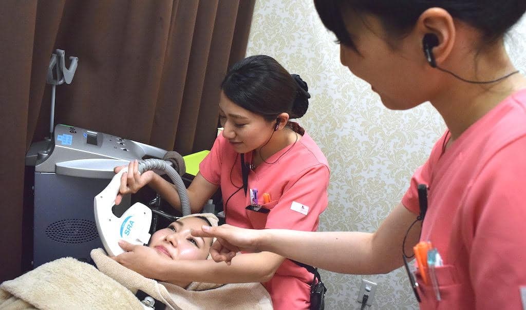 officeMainImageBlurLeft