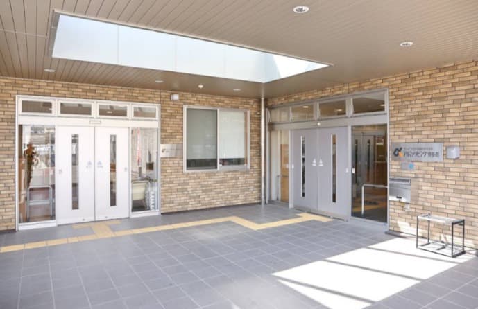 officeMainImageBlurLeft