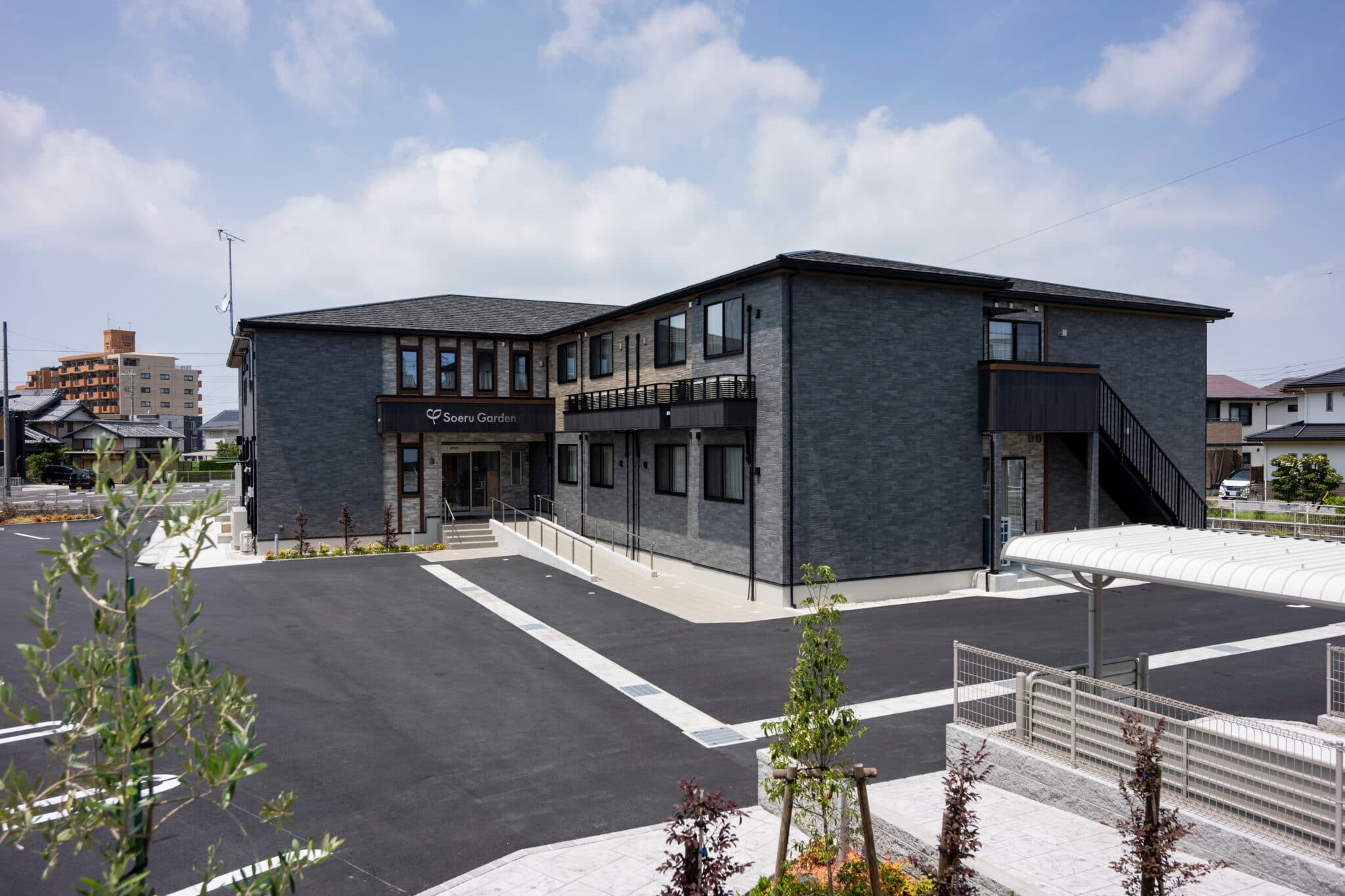 officeMainImageBlurLeft