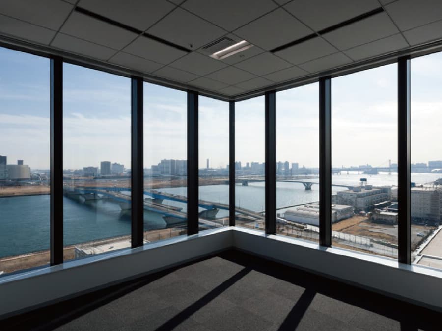 officeMainImageBlurLeft