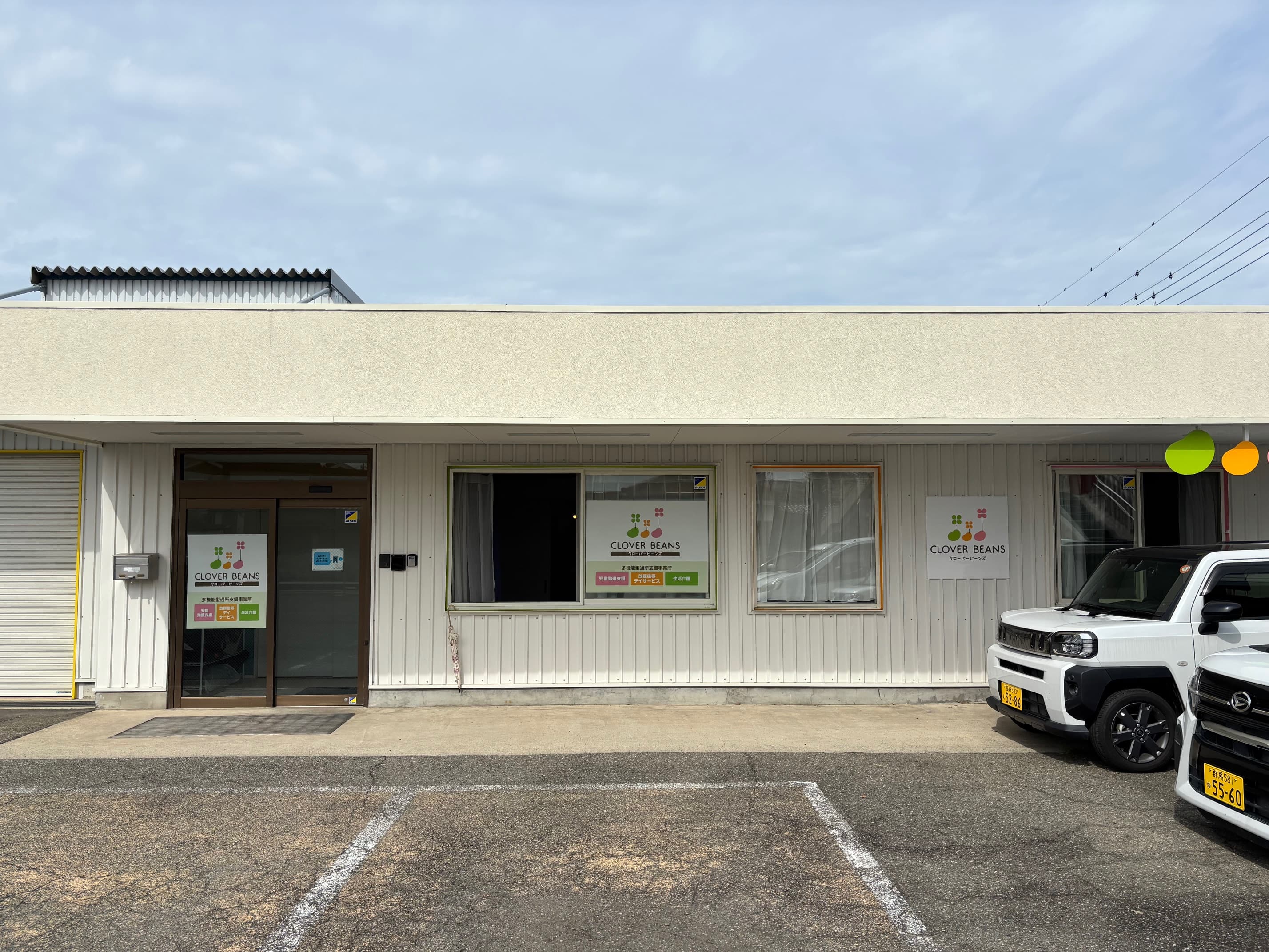 officeMainImageBlurLeft