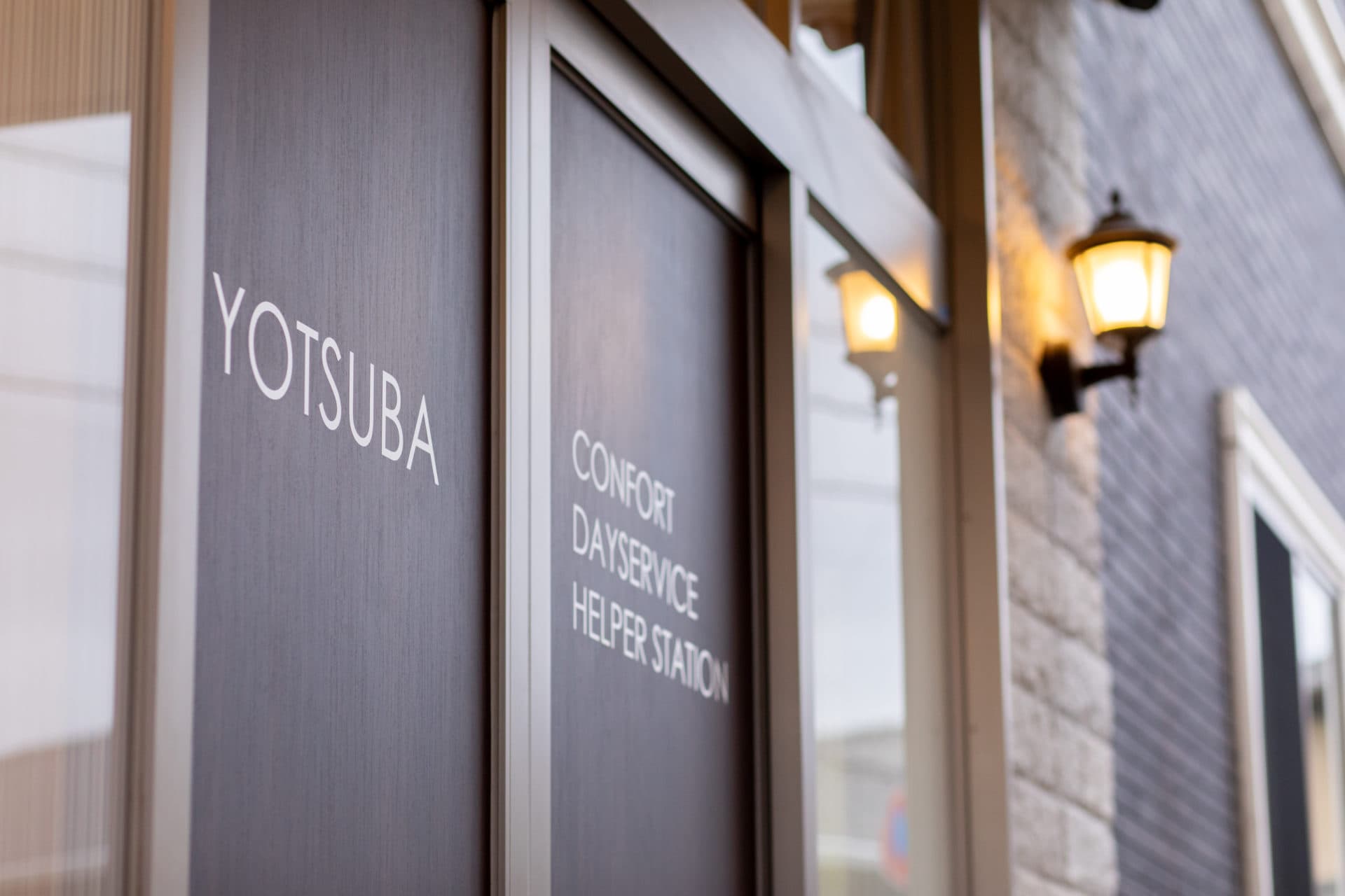 officeMainImageBlurLeft