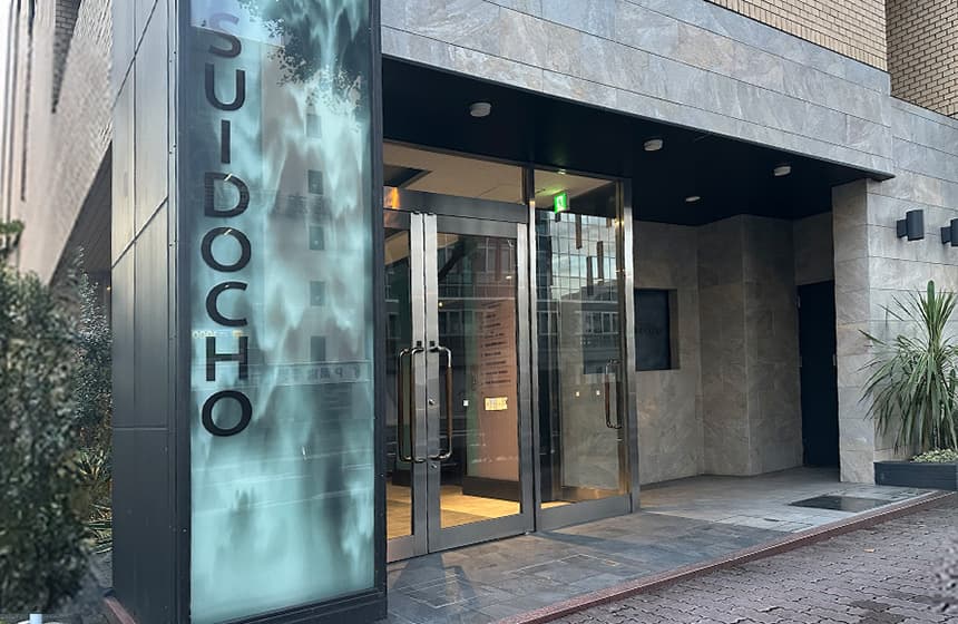 officeMainImageBlurLeft