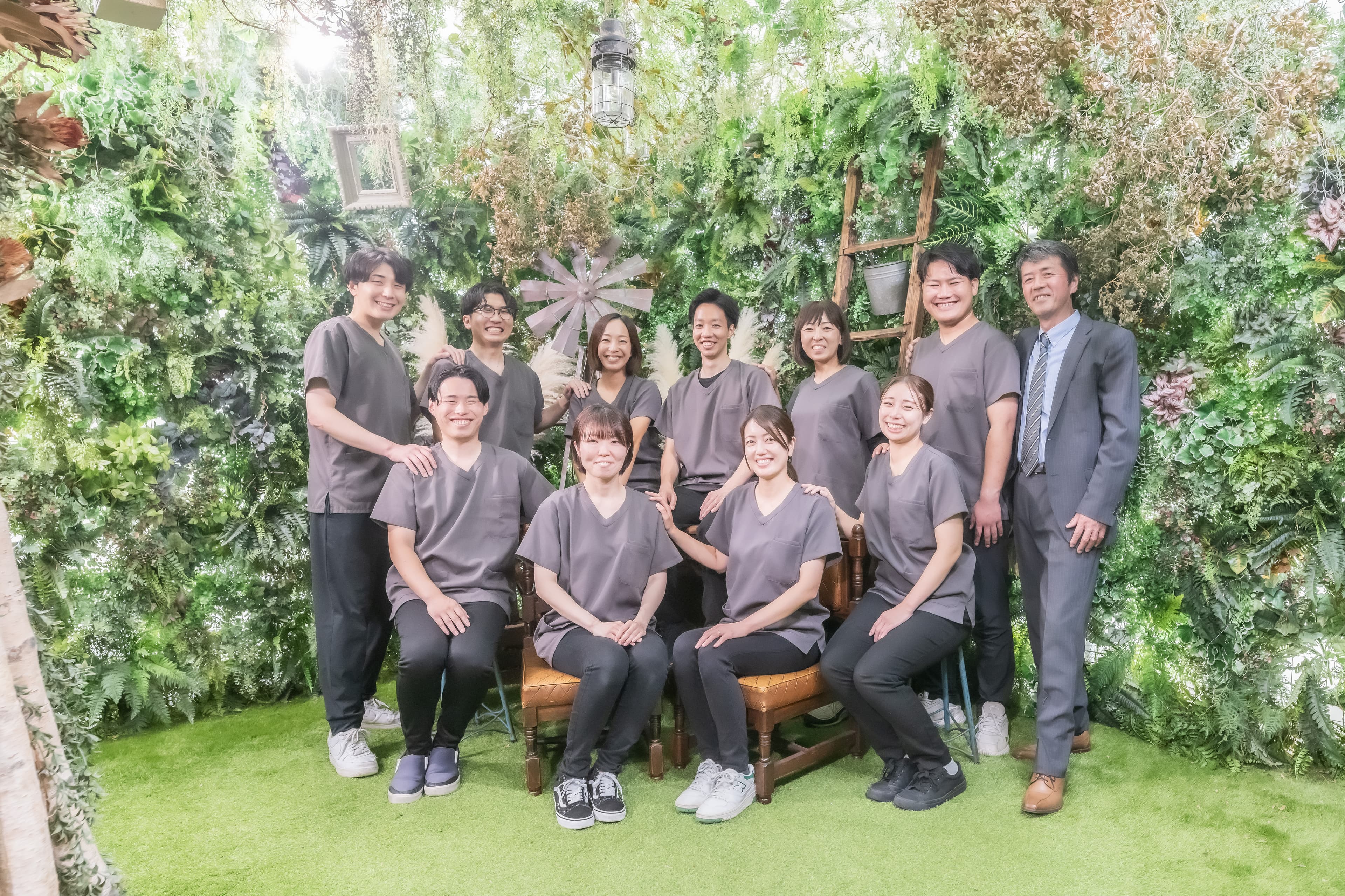 officeMainImageBlurLeft