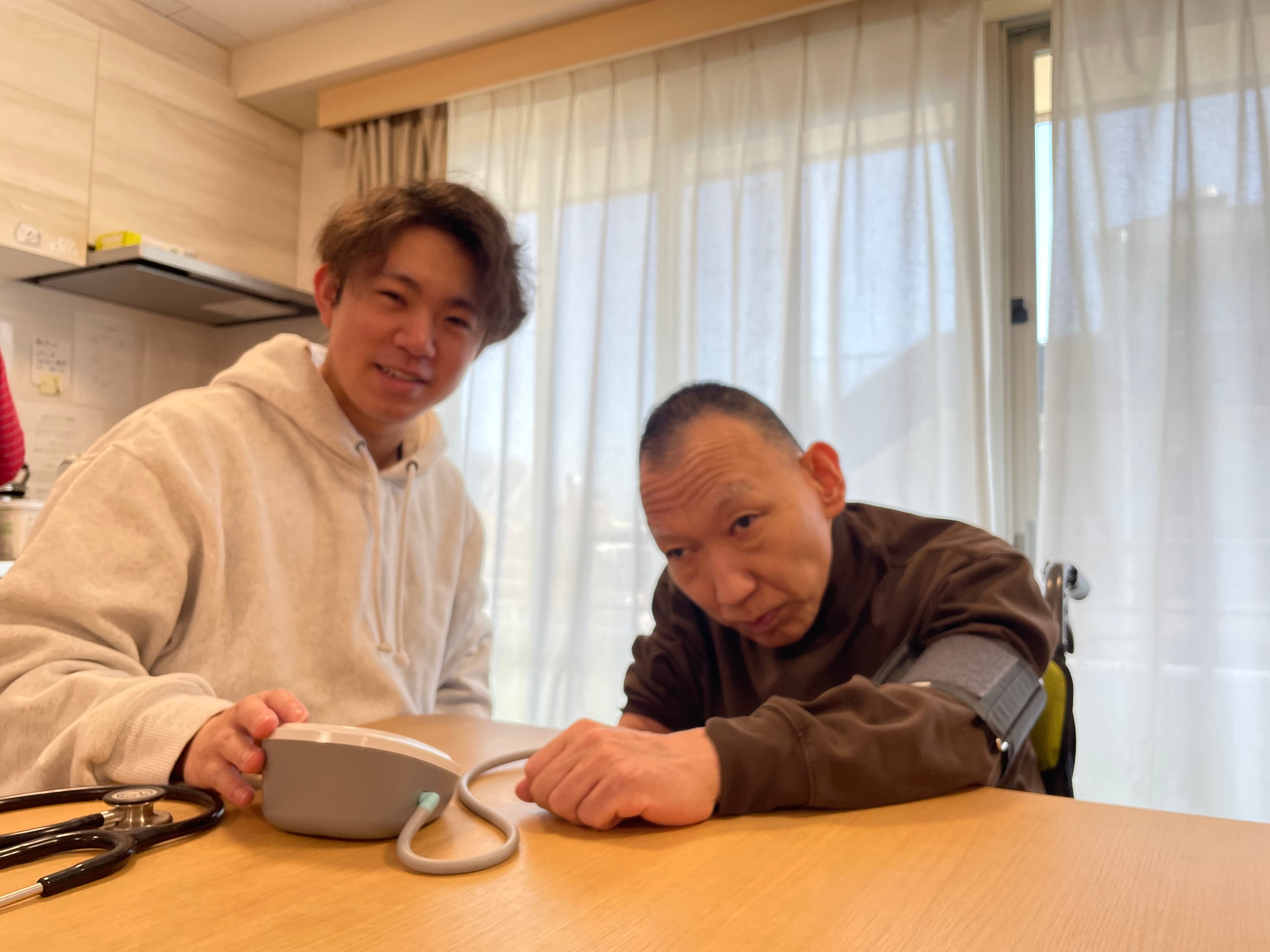 officeMainImageBlurLeft