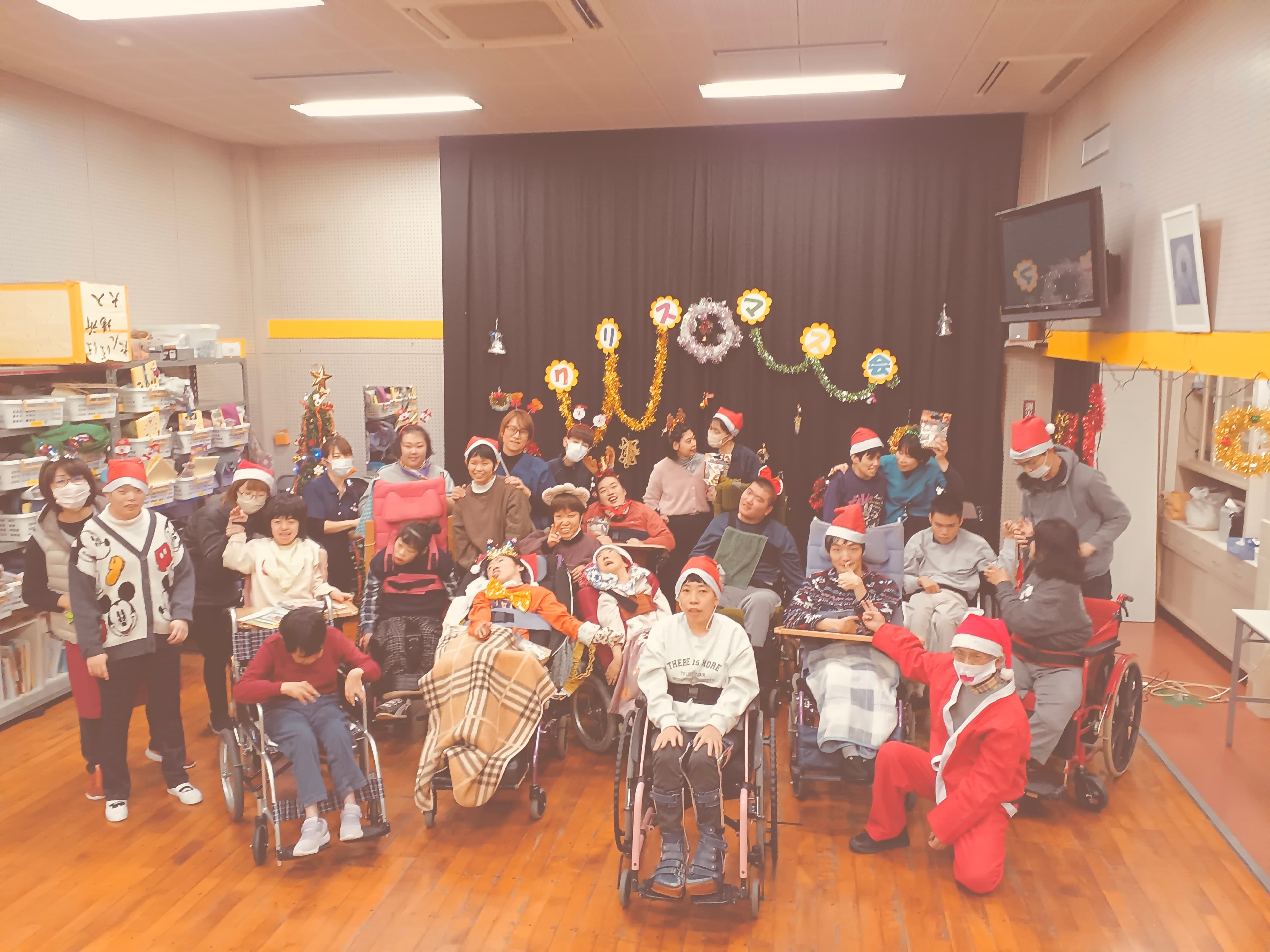 officeMainImageBlurLeft