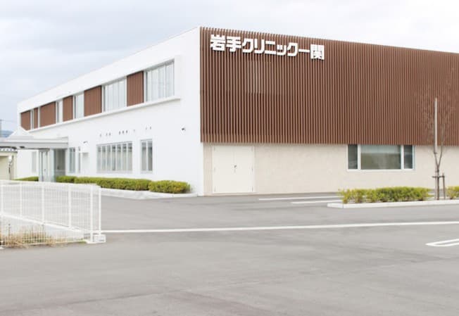 officeMainImageBlurLeft