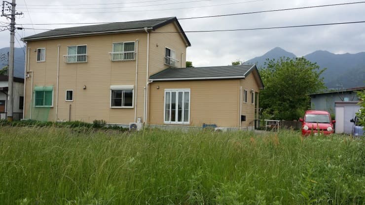 officeMainImageBlurLeft