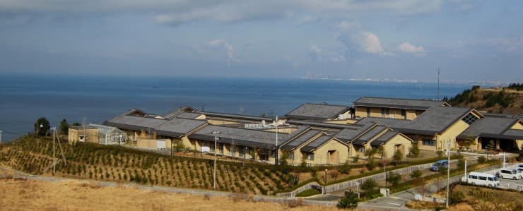 officeMainImageBlurLeft