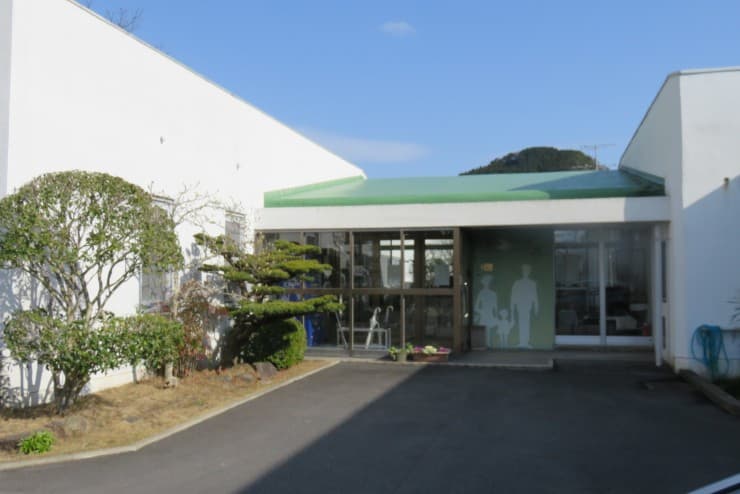 officeMainImageBlurLeft