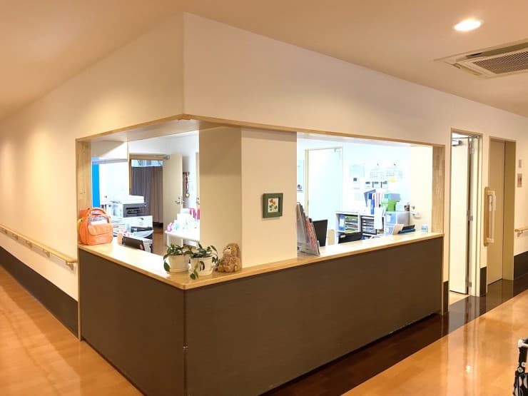 officeMainImageBlurLeft