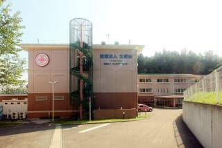 officeMainImageBlurLeft