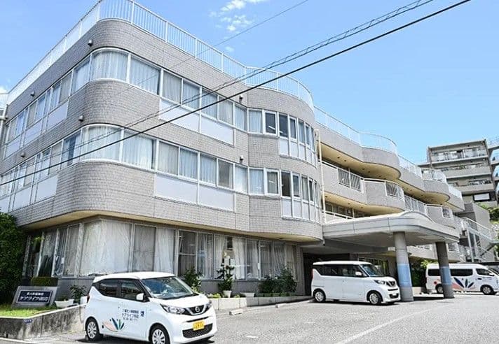 officeMainImageBlurLeft