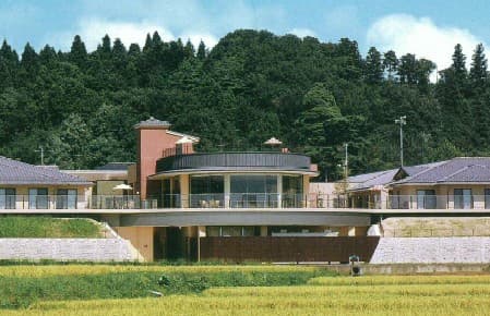 officeMainImageBlurLeft