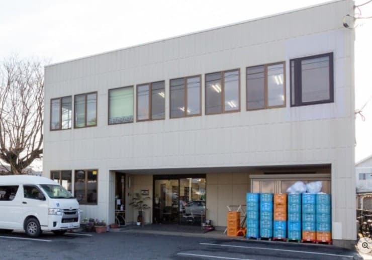 officeMainImageBlurLeft