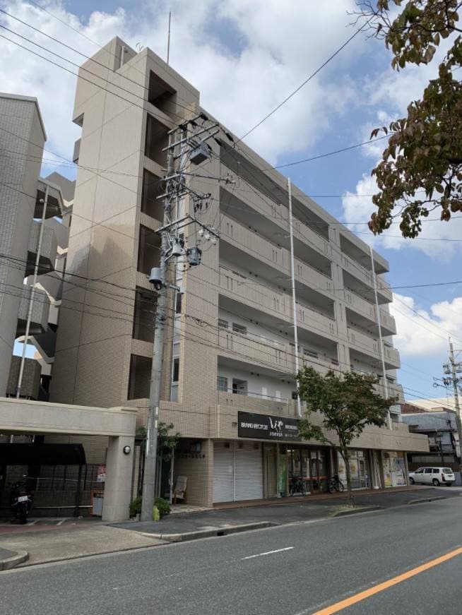 officeMainImageBlurLeft