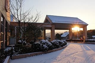 officeMainImageBlurLeft