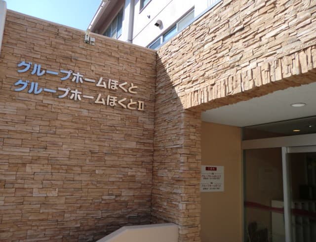 officeMainImageBlurLeft