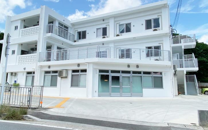 officeMainImageBlurLeft