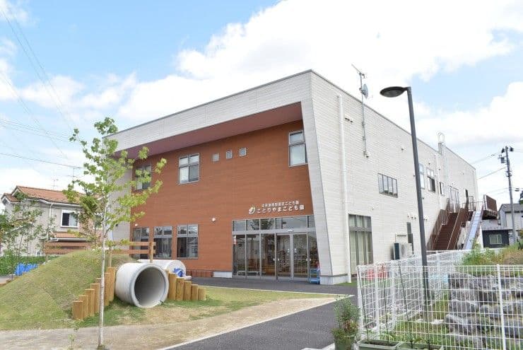 officeMainImageBlurLeft