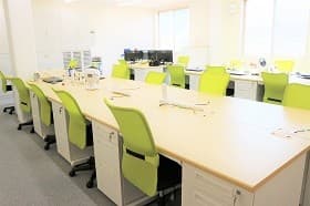 officeMainImageBlurLeft