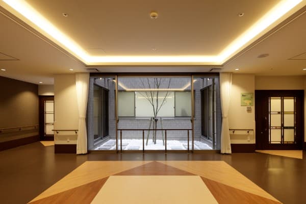 officeMainImageBlurLeft