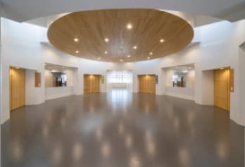 officeMainImageBlurLeft