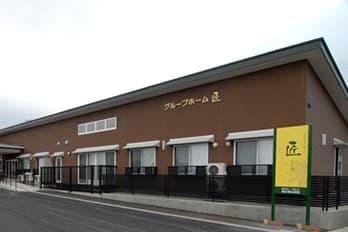 officeMainImageBlurLeft